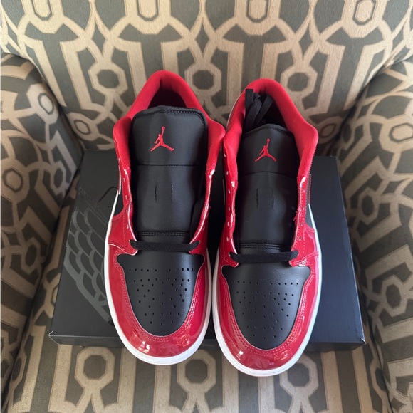 Nike Air Jordan 1 Low SE Low-Top Sneakers - Picture 3 of 4